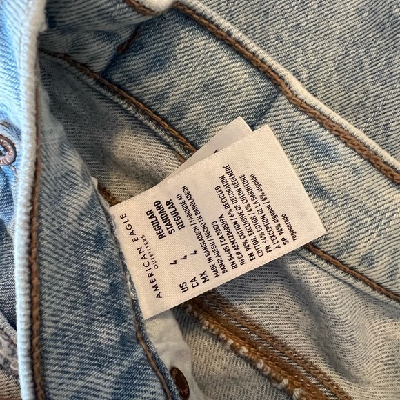American Eagle light wash jeans - Picture 3 of 4
